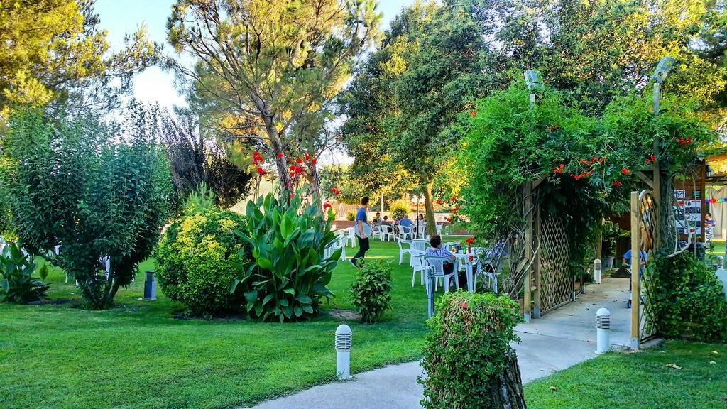 Jardins Del Segria Hotel Лерида Екстериор снимка