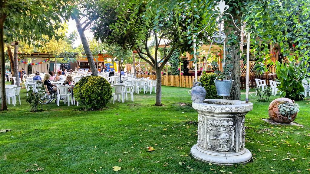 Jardins Del Segria Hotel Лерида Екстериор снимка