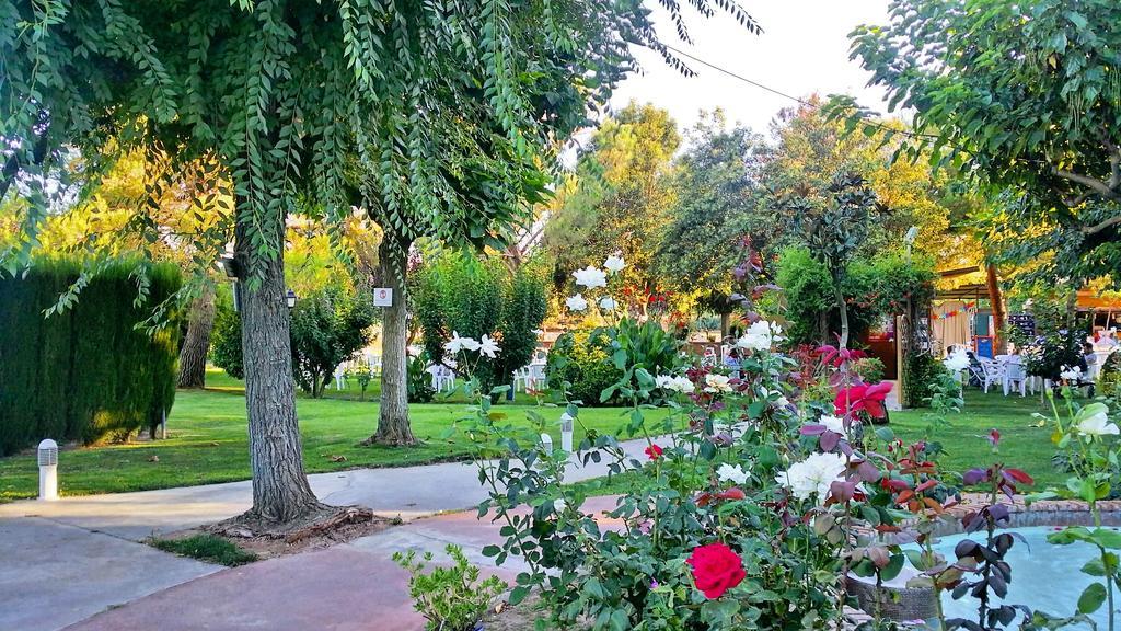 Jardins Del Segria Hotel Лерида Екстериор снимка